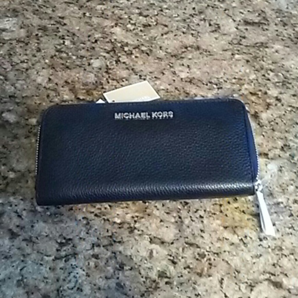 Michael Kors Handbags - Michael Kors wallet